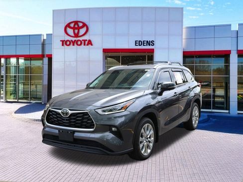 Used 2025 Toyota Highlander Limited AWD/4WD image 11