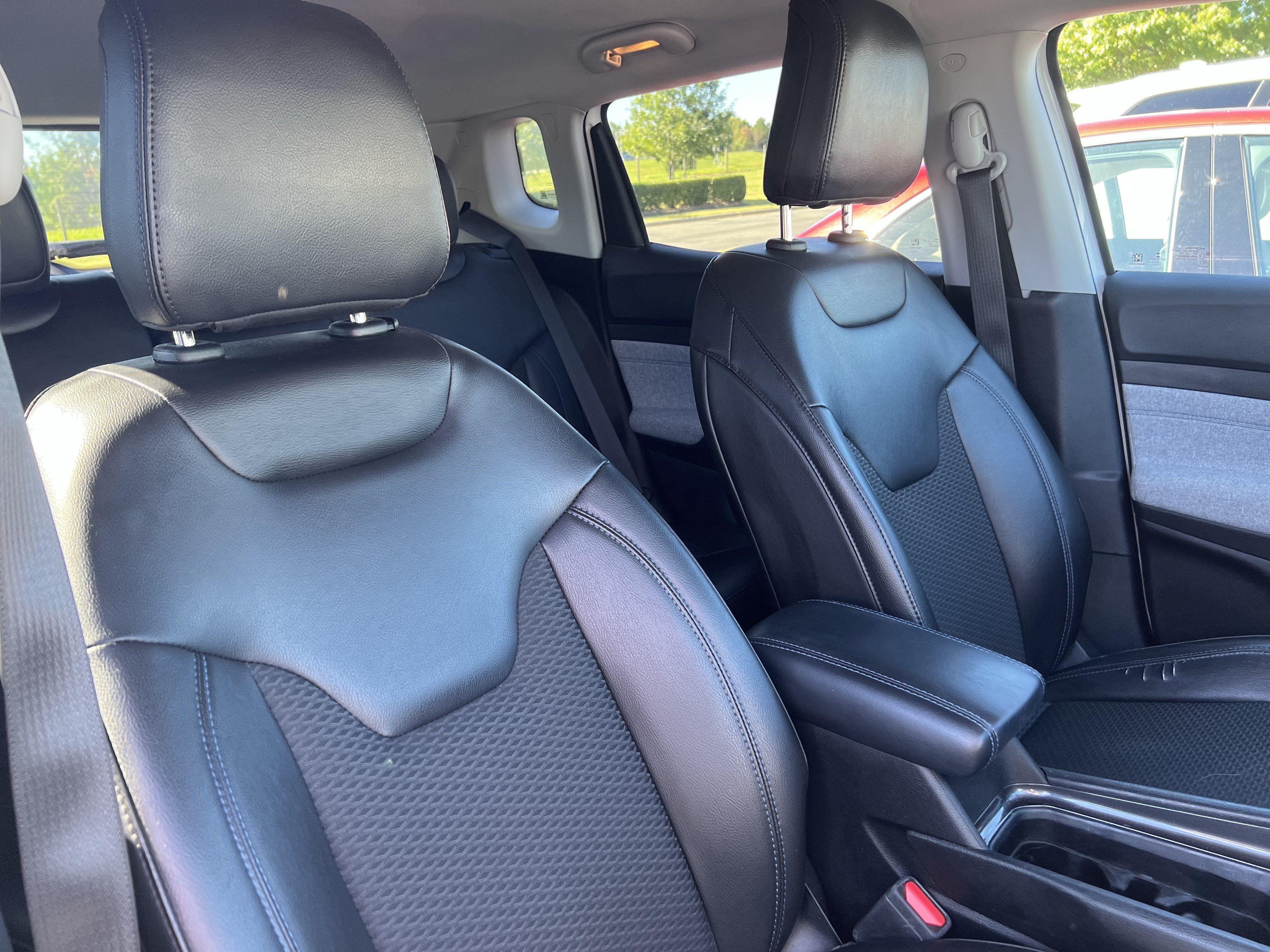 Used 2022 Jeep Compass Latitude FWD image 35