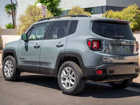 Used 2017 Jeep Renegade Latitude w/ Cold Weather Group AWD/4WD image 3