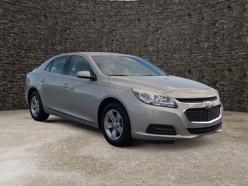 Used 2015 Chevrolet Malibu LT image 2
