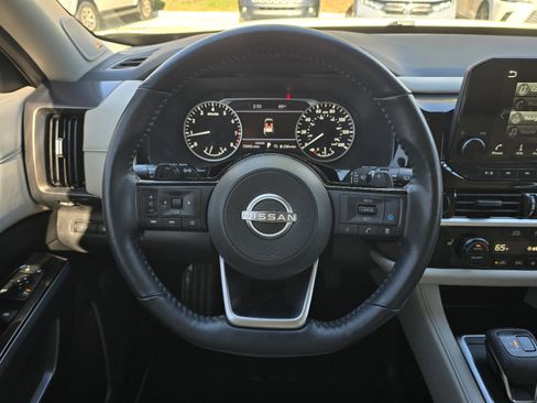 Used 2022 Nissan Pathfinder SL w/ SL Premium Package image 15