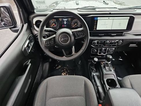 Used 2024 Jeep Gladiator Sport image 12