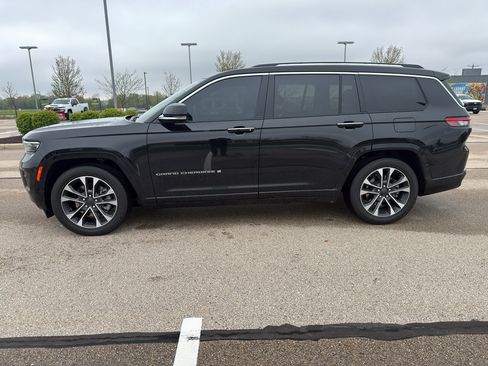 Used 2023 Jeep Grand Cherokee L Overland w/ Luxury Tech Group IV AWD/4WD image 2