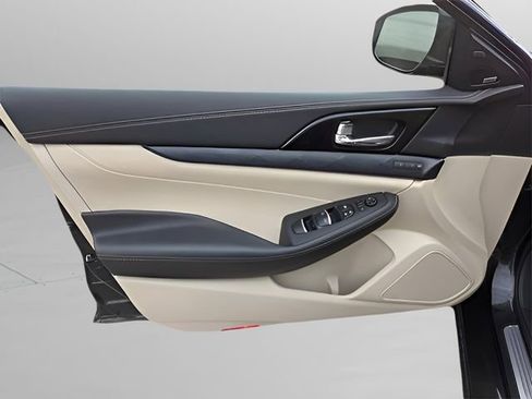 Used 2021 Nissan Maxima Platinum image 29