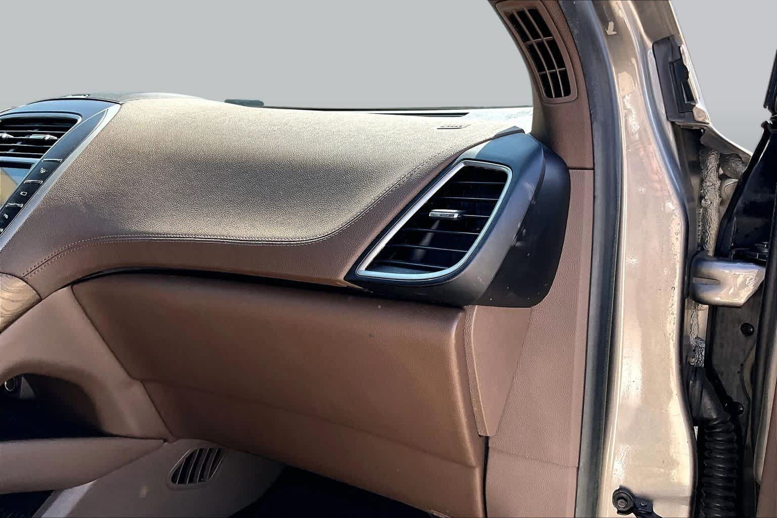 Used 2016 Lincoln MKX Reserve w/ Technology Package FWD image 17