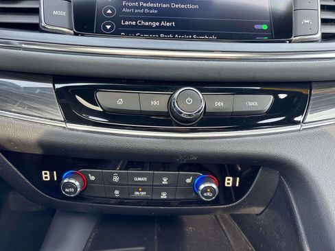 Used 2022 Buick Enclave Essence w/ Experience Buick Package image 31