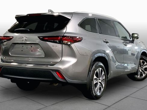 Used 2025 Toyota Highlander XLE AWD/4WD image 13