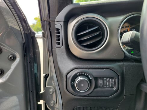 Used 2019 Jeep Wrangler Sport image 17