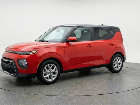 Used 2025 Kia Soul LX w/ LX Technology Package image 3