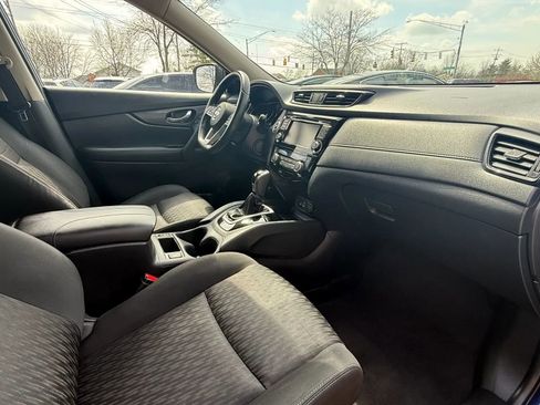Used 2018 Nissan Rogue SV image 12