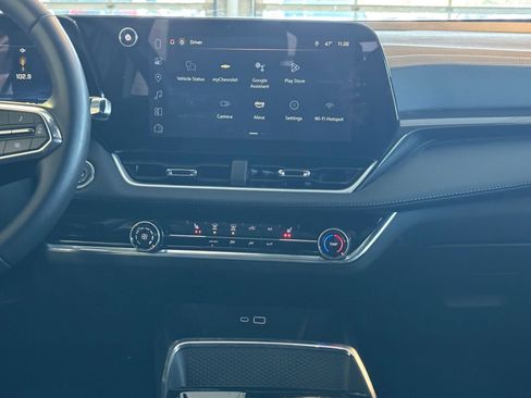 Used 2025 Chevrolet Equinox LT image 18