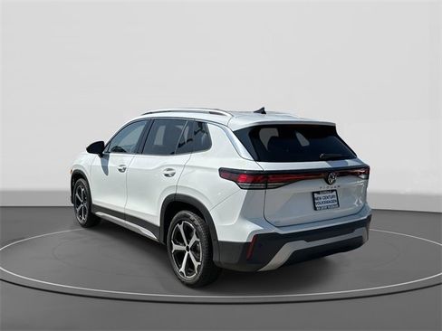 New 2025 Volkswagen Tiguan SE image 3