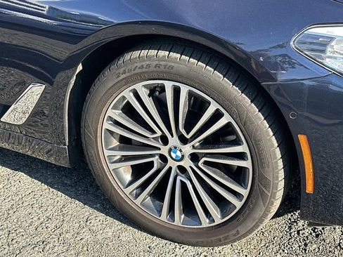 Used 2019 BMW 530i xDrive w/ Premium Package AWD/4WD image 7