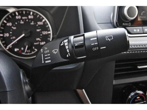Used 2023 Nissan Rogue SV FWD image 21