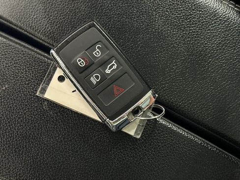 Used 2021 Land Rover Range Rover Velar R-Dynamic S AWD/4WD image 29
