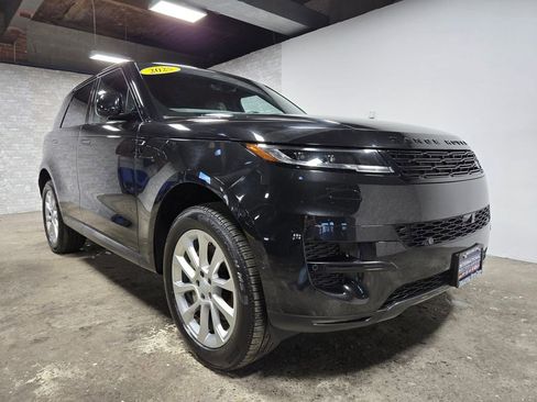 Used 2025 Land Rover Range Rover Sport SE image 4