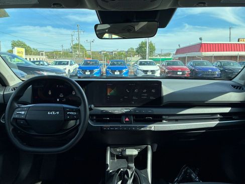 Used 2025 Kia K4 LXS image 35