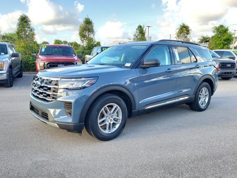 Certified 2025 Ford Explorer Active RWD image 4