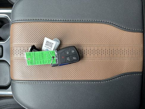 Used 2025 Chevrolet Silverado 1500 High Country image 22