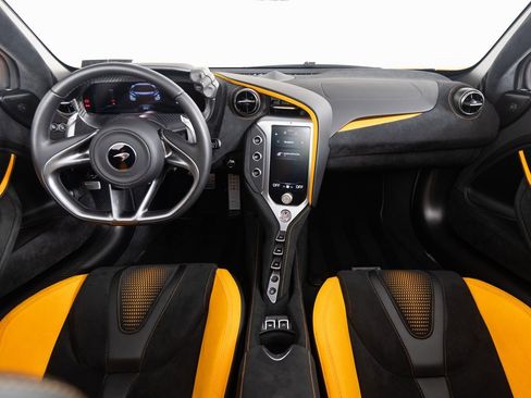 Used 2024 McLaren 750S Spider image 28