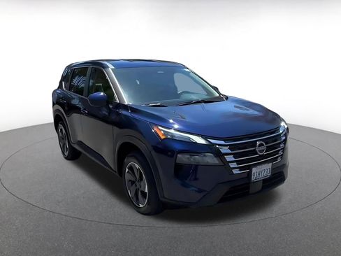 Used 2025 Nissan Rogue SV FWD image 3