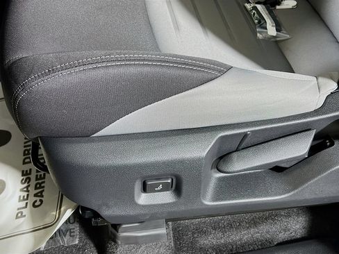 Certified 2025 Toyota Tacoma TRD Sport AWD/4WD image 17