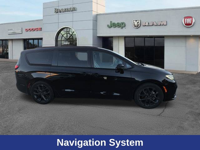 Used 2025 Chrysler Pacifica Limited FWD image 2