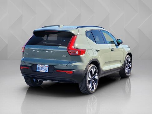 Used 2024 Volvo XC40 B5 Ultimate w/ Climate Package image 6