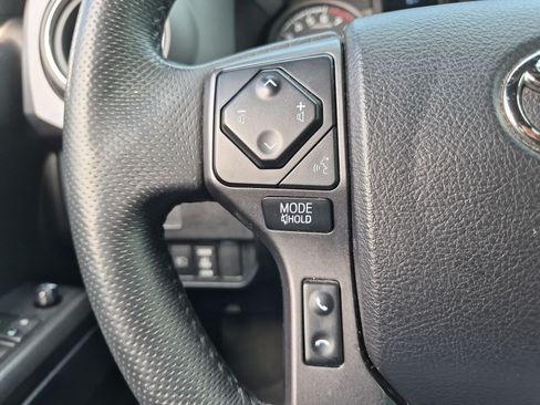 Used 2021 Toyota Tacoma TRD Sport w/ TRD Premium Sport Package AWD/4WD image 19