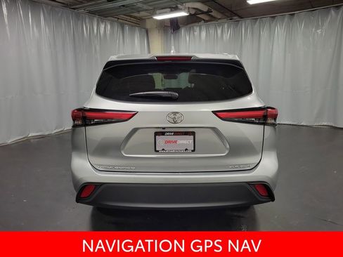 Used 2023 Toyota Highlander XLE AWD/4WD image 7