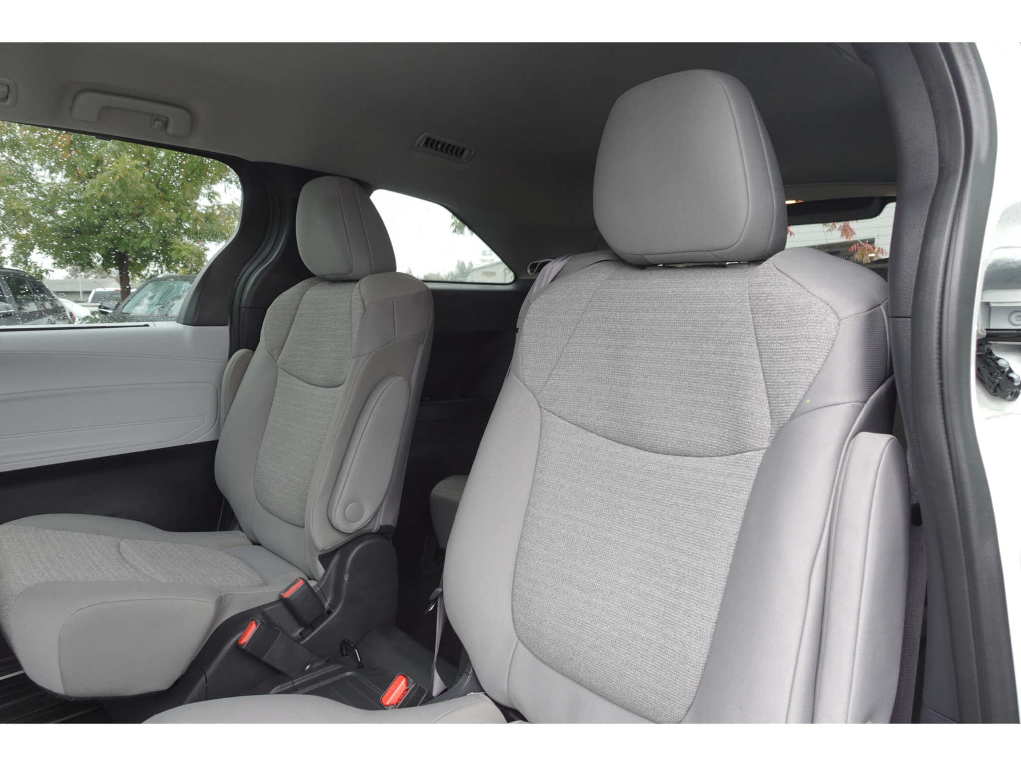 Certified 2025 Toyota Sienna LE FWD image 21