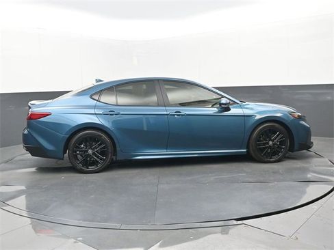 Used 2025 Toyota Camry SE image 2