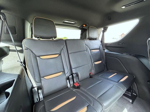 Used 2024 GMC Yukon AT4 w/ AT4 Premium Package AWD/4WD image 21