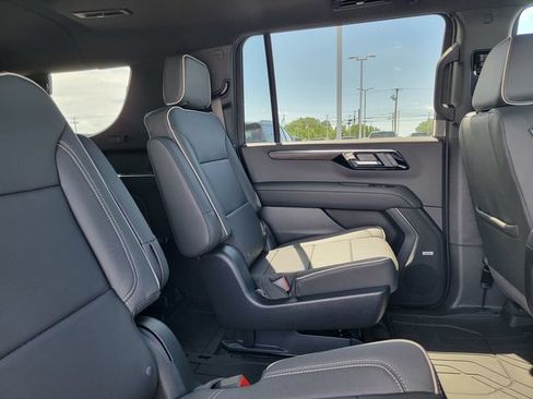 New 2026 Chevrolet Suburban Premier w/ Sun And Tow Package AWD/4WD image 15