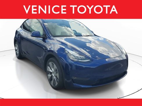 Used 2022 Tesla Model Y Long Range AWD/4WD image 1