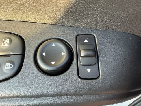 Certified 2025 Nissan Kicks Play S FWD image 11