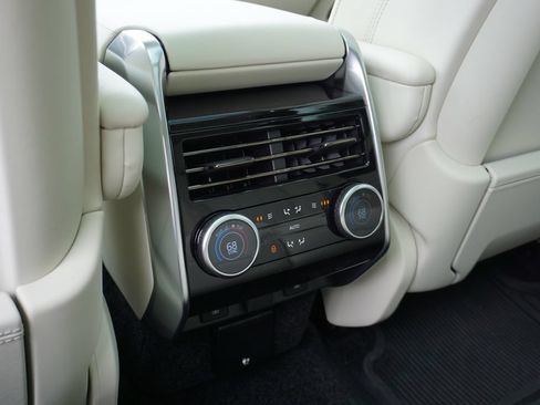 Used 2026 Land Rover Range Rover SE AWD/4WD image 25