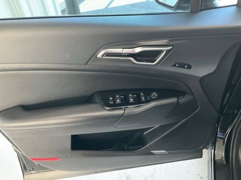Used 2024 Kia Sportage SX image 5