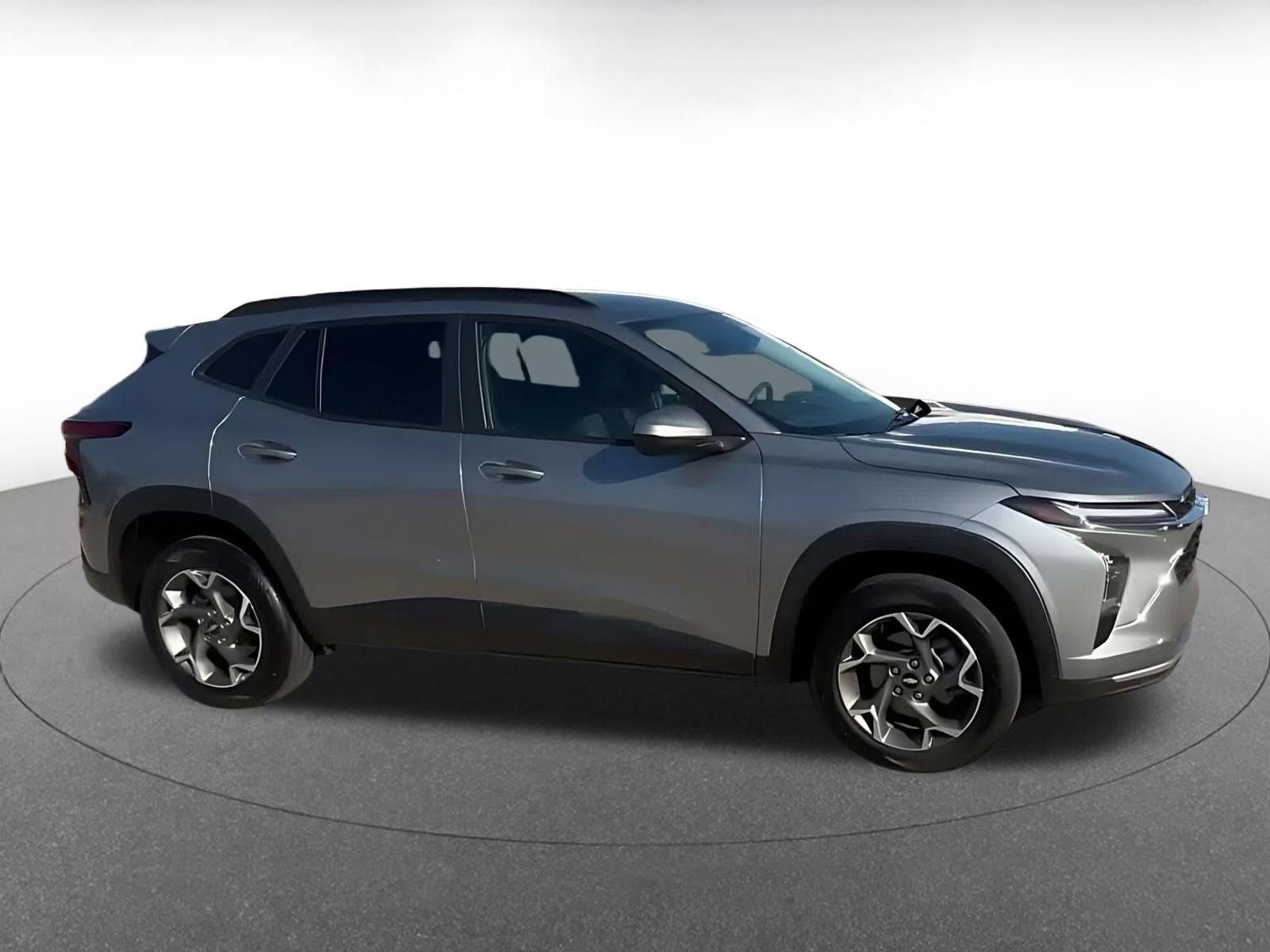 Used 2025 Chevrolet Trax LT FWD image 15