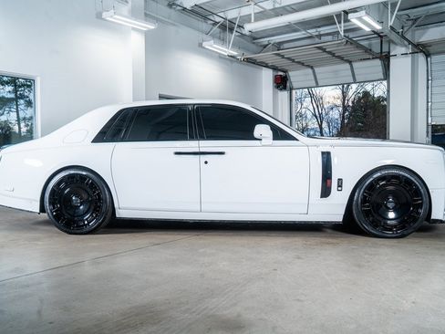 Used 2023 Rolls-Royce Phantom Sedan image 5