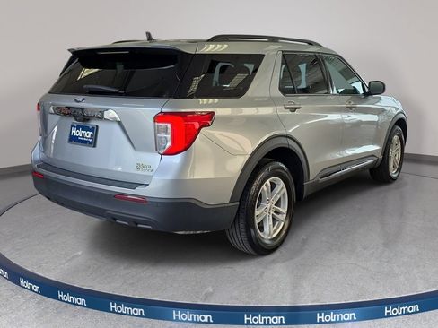 Used 2023 Ford Explorer XLT AWD/4WD image 6