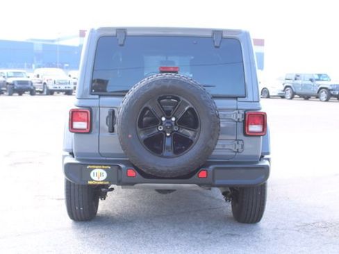 Used 2021 Jeep Wrangler Unlimited Sahara AWD/4WD image 4