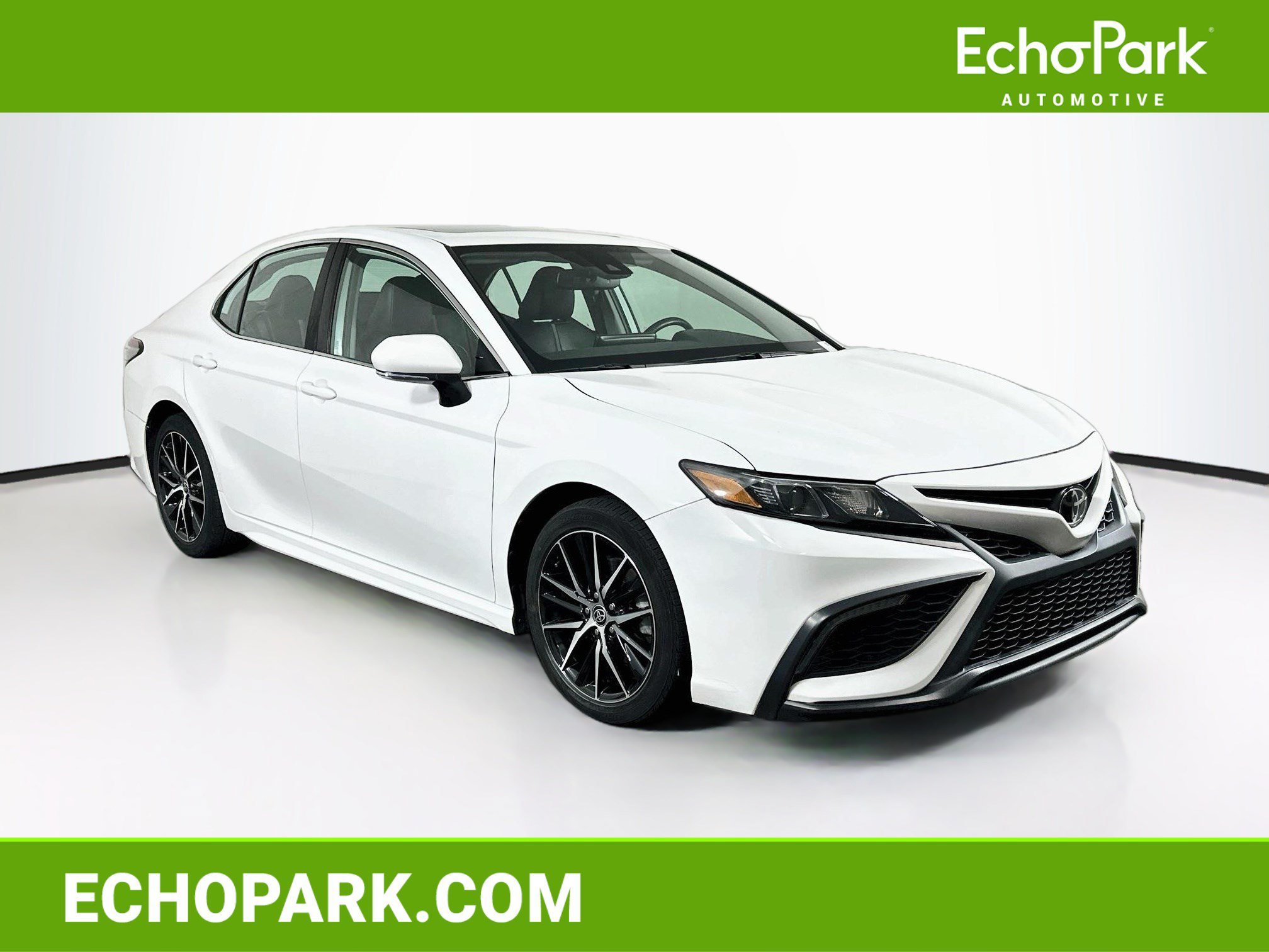 Used 2022 Toyota Camry SE w/ Audio Upgrade Package FWD image 1