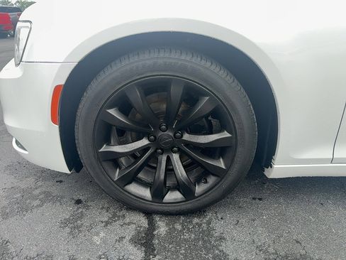 Used 2020 Chrysler 300 Limited image 9