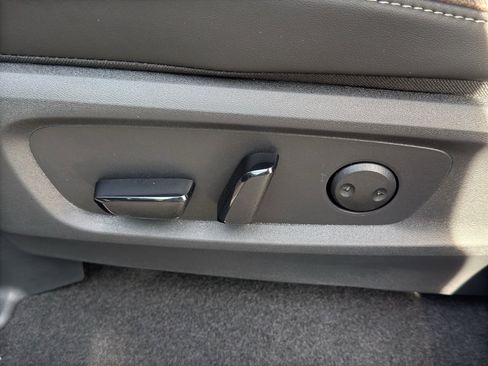 New 2026 Nissan Pathfinder Platinum image 15