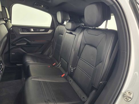 Used 2024 Porsche Cayenne S AWD/4WD image 17