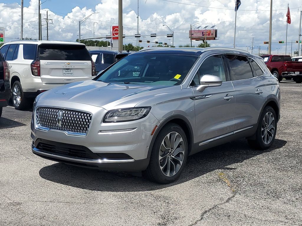 Used 2022 Lincoln Nautilus Reserve FWD image 2
