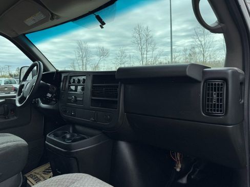 Used 2015 GMC Savana 2500 image 19