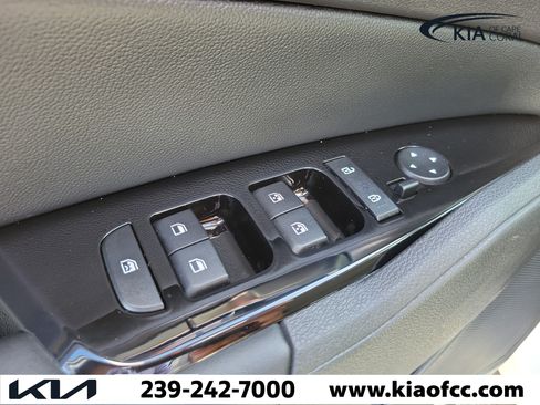 Certified 2025 Kia Sportage EX AWD/4WD image 22