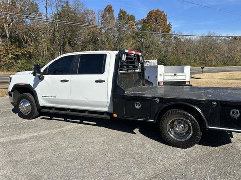 Used 2021 GMC Sierra 3500 Base Crew Cab 4WD w/ Convenience Package image 9